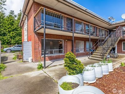 748 S Cloverdale Street Unit 6