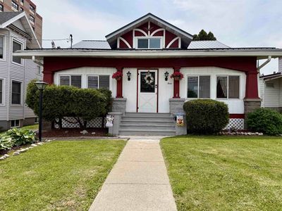 3 Laurel Ave