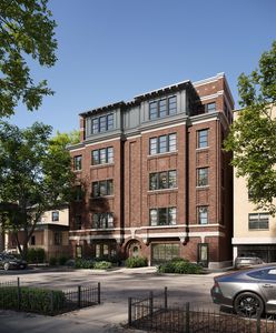 453 W Briar Pl #Penthouse