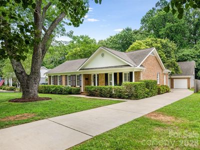 5020 Glenbrier Dr