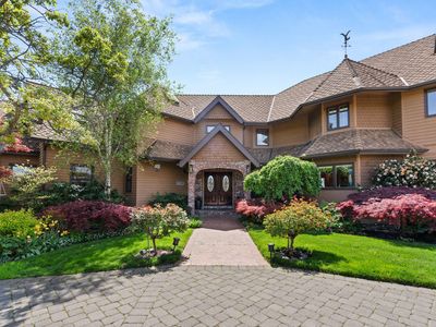 808 Pompadour Dr