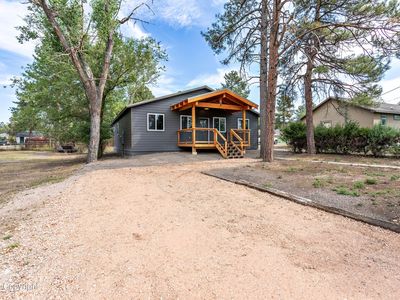 Property at 1113 6th St, Upton, WY