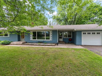 908 Lakeshore Dr