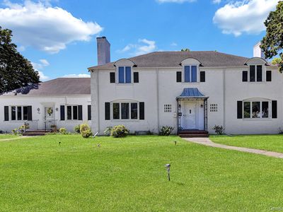 64 E Roe Boulevard