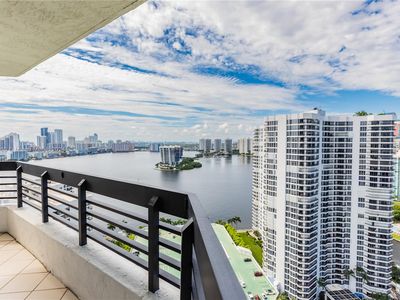 3500 Mystic Pointe Dr APT 3101