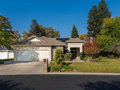 585 E Chesapeake Cir