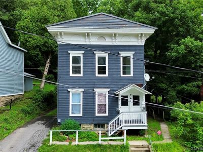 85 N William St