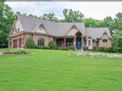 221 River Oaks Dr