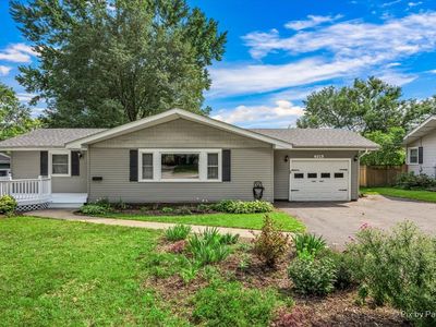 Property at 326 Farview Dr, North Aurora, IL