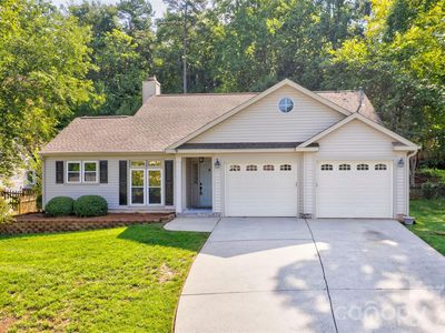 156 Edgewater Dr NW