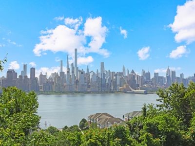 6209-6215 BLVD EAST #1AS