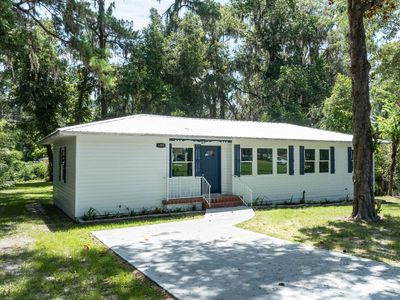 1395 SE Loquat Way
