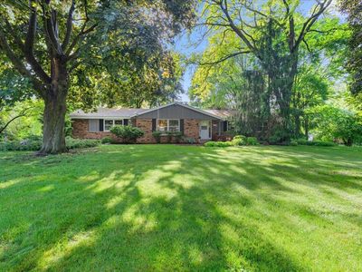 W225N247 Lexington DRIVE