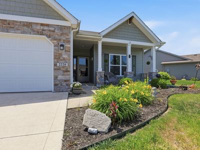 2220 E Whispering Trl