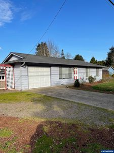 323 Manbrin Dr N