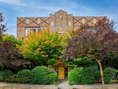 3121 Franklin Avenue E #23