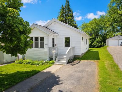 829 Dickerman Ave