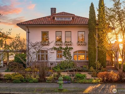 2844 Cascadia Avenue S