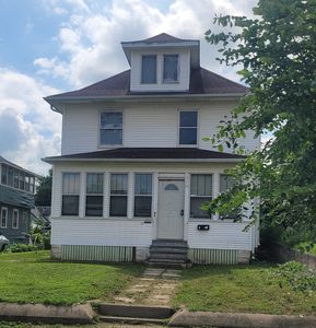 716 Rose Ave E