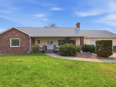 655 Pebble Dr