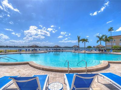 5220 Brittany Dr S APT 807