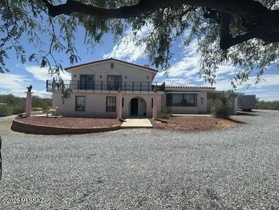 890 W Jennella Dr