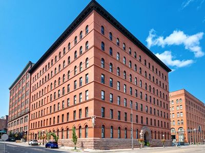 300 Wall St Unit 701