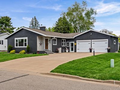 1555 Young DRIVE W W
