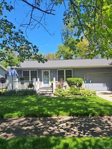2411 W Ewing Ave