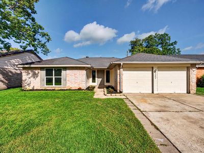 Property at 2402 Colonial Ridge Dr, Friendswood, TX
