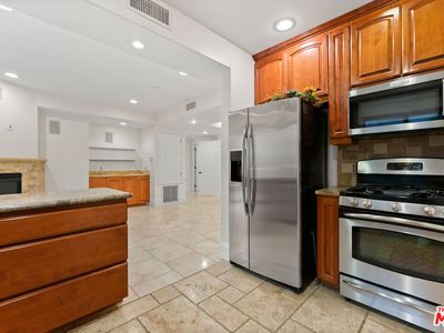 16123 Sunset Blvd #101