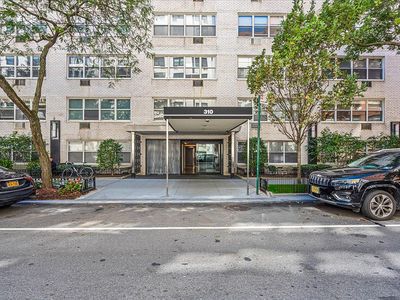 310 E 70th St APT 1M