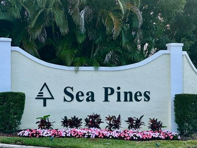 10819 SE Sea Pines Circle