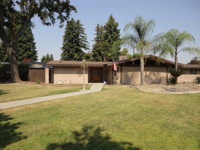 3208 W Royal Oaks Drive