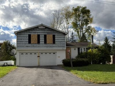 Property at 20 Tree Line Dr, Liverpool, NY