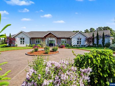 752 Macinnes Ln NE