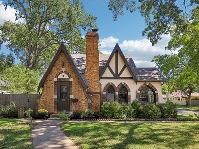 1525 Columbia Ave