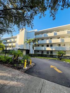 1351 NE 191st St #E211