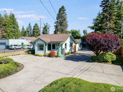 1023 W Stewart Avenue