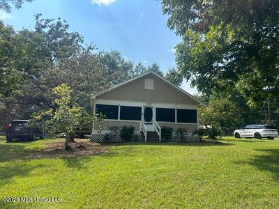 220 Batson Ave W