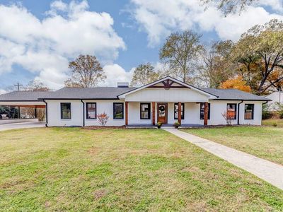 924 Stoneleigh Rd