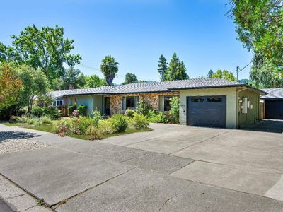 1705 Fair Way