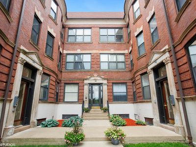 3706 S King Dr APT 1B