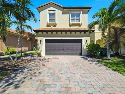 Property at 977 NE 37th Pl, Homestead, FL