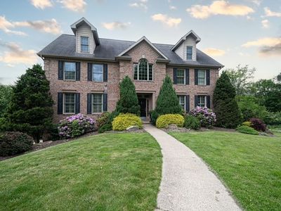 102 Maple Gln