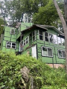 28 Roosevelt Ave