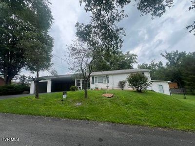 235 Akard St