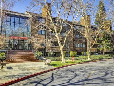 1104 La Terrace Cir