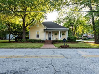 2134 E St SE