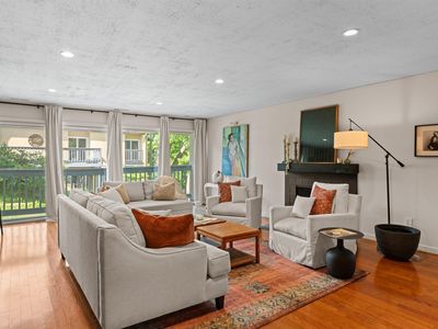 305 2nd St NW APT A